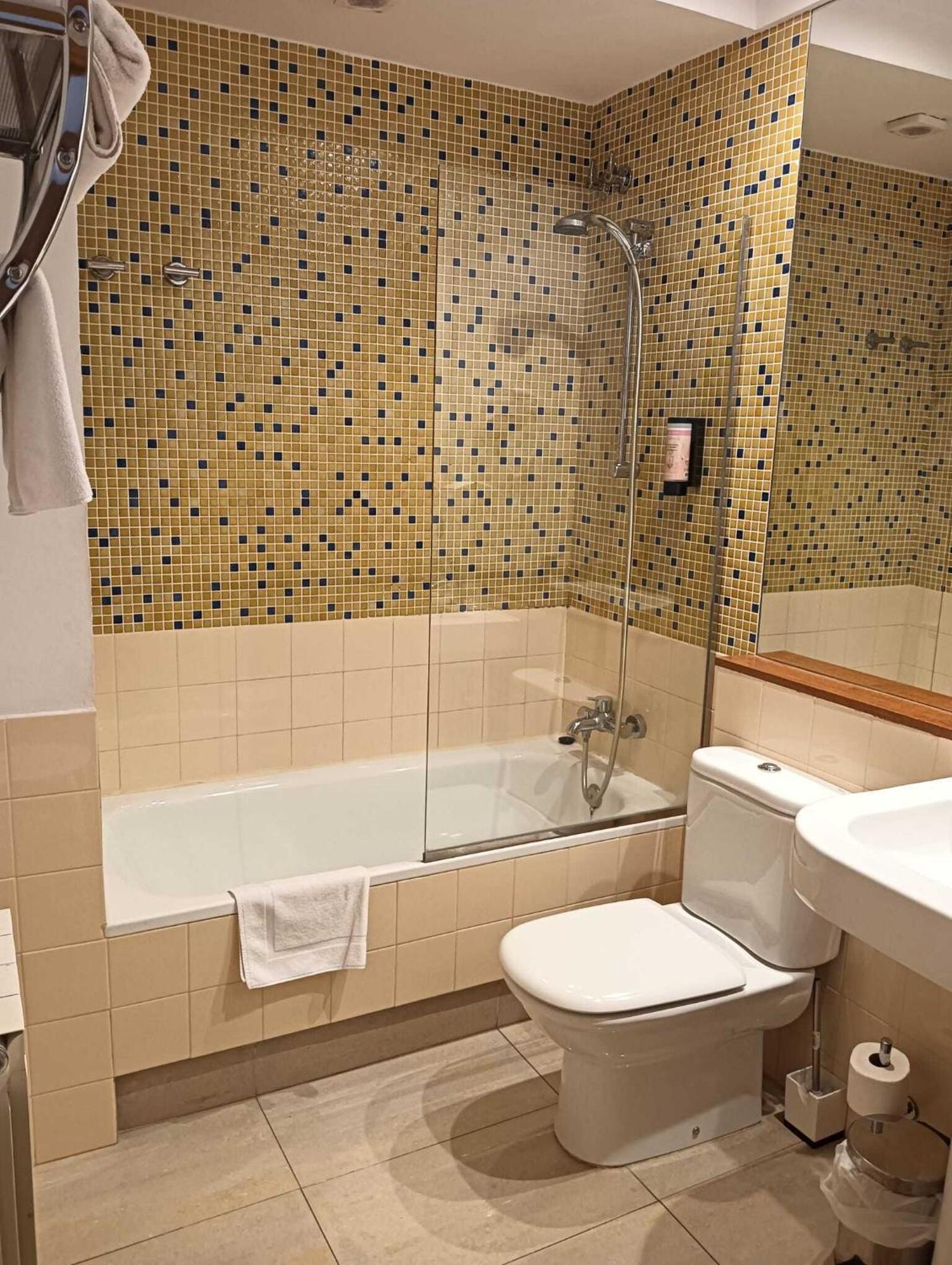 Gastro Hotel La Giraldilla ลิเออร์กาเนส ห้อง รูปภาพ