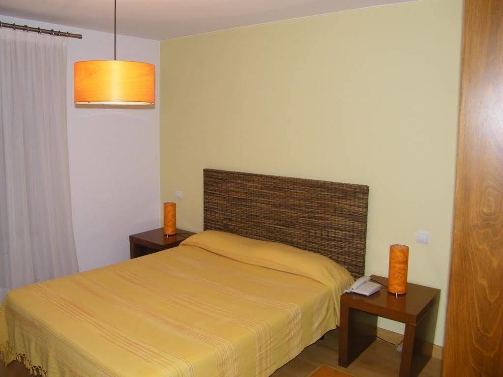Gastro Hotel La Giraldilla ลิเออร์กาเนส ภายนอก รูปภาพ